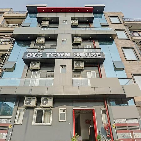 Super Townhouse Mannat Rohini 16 Hotel Delhi  Exterior photo