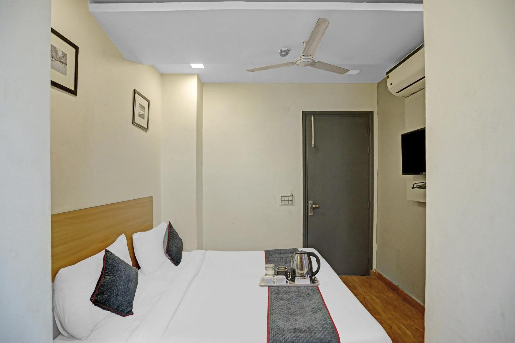 Super Townhouse 654 Hotel New Delhi Exterior photo