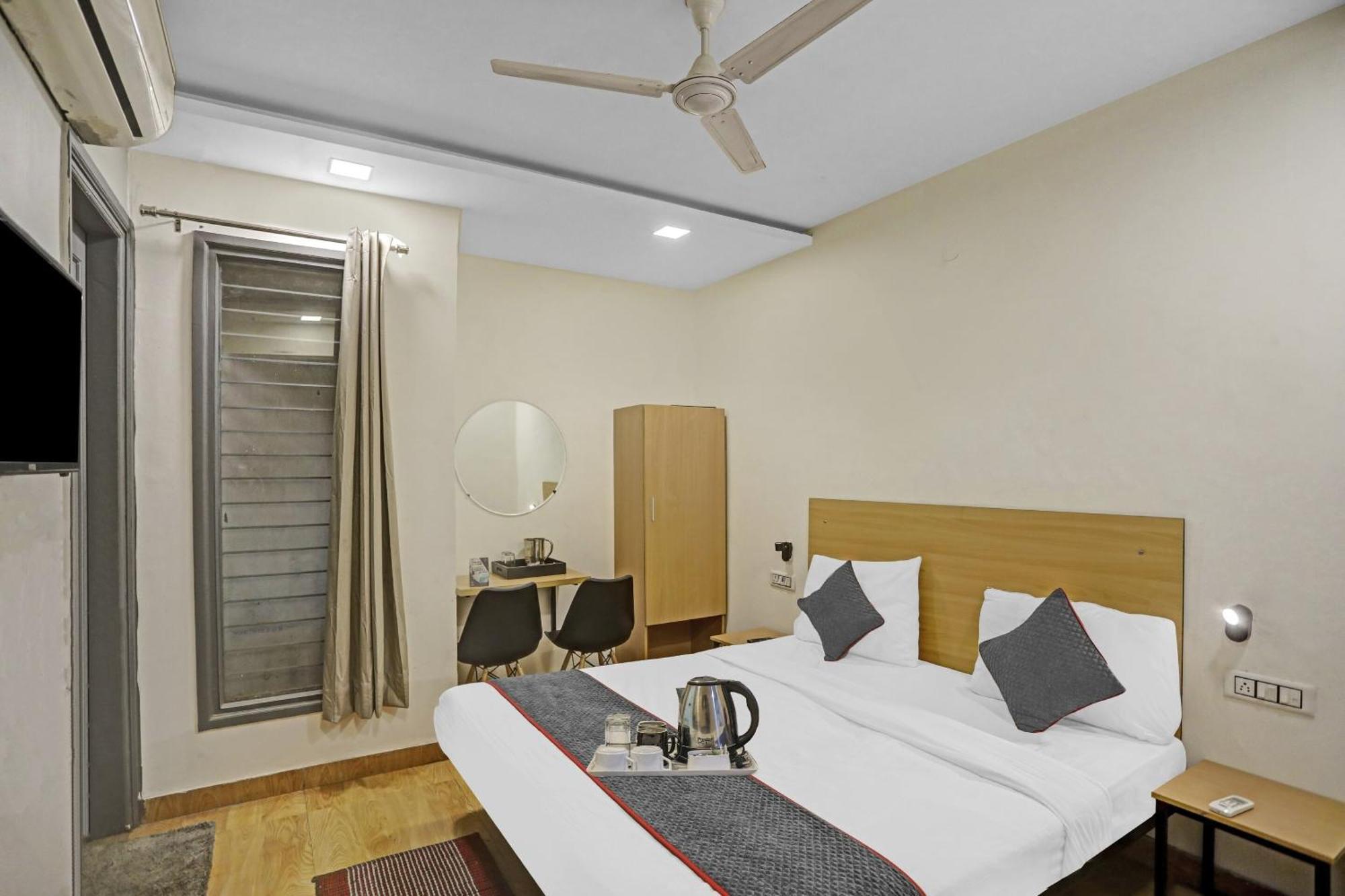 Super Townhouse Mannat Rohini 16 Hotel Delhi  Exterior photo